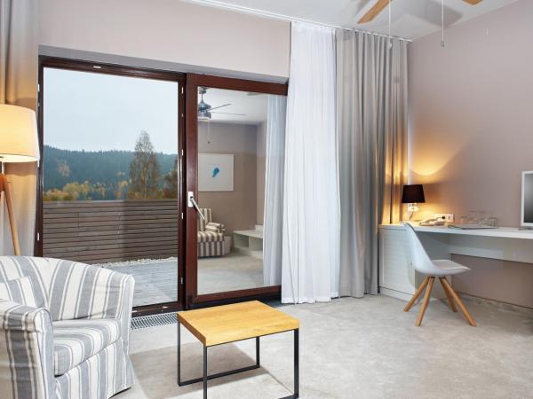 Cihelny Golf & Wellness Resort : photo 7 de la chambre suite lit queen-size avec balcon