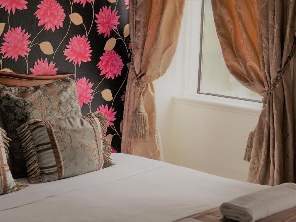 The Waterfront Townhouse Accommodation : photo 1 de la chambre chambre double avec terrasse