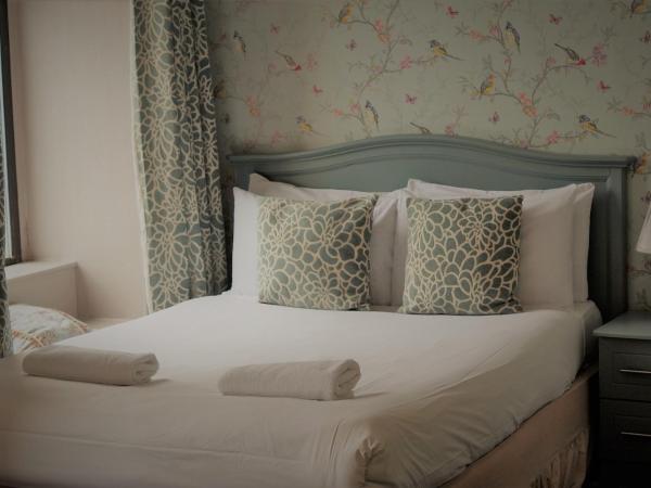 The Waterfront Townhouse Accommodation : photo 3 de la chambre chambre double avec terrasse