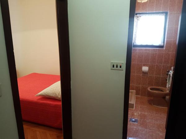 Apartments Zova : photo 2 de la chambre chambre double avec salle de bains privative extérieure