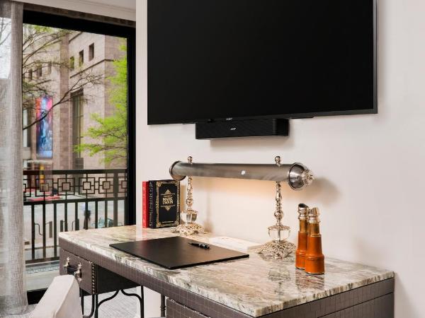 The Ivey's Hotel : photo 2 de la chambre suite lit king-size avec balcon