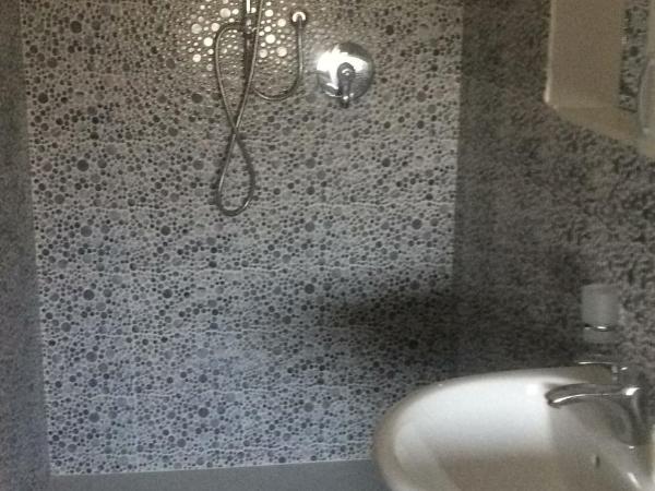 Al Chiaro Di Luna : photo 3 de la chambre chambre double ou lits jumeaux avec salle de bains privative