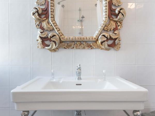 Hôtel Cecil - Boutique hôtel : photo 5 de la chambre chambre double supérieure avec baignoire