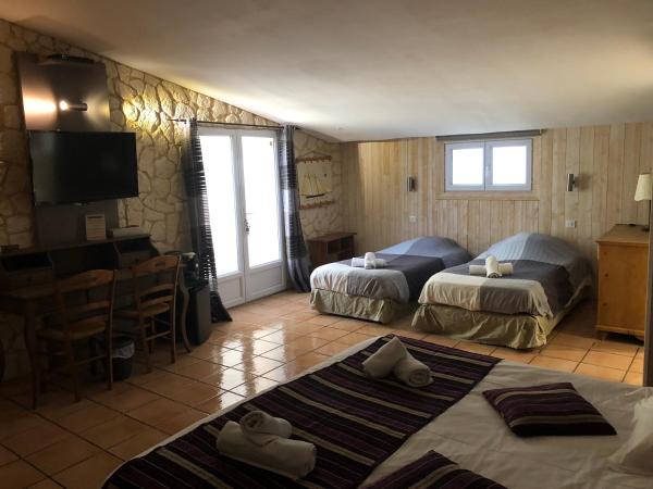 Le Mas Saint Donat : photo 2 de la chambre chambre quadruple