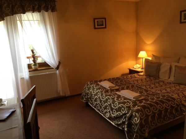 Hotel Dwór Karolówka : photo 4 de la chambre chambre double avec balcon