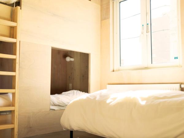 BEACH AND FIELD INN : photo 1 de la chambre lit simple dans dortoir mixte