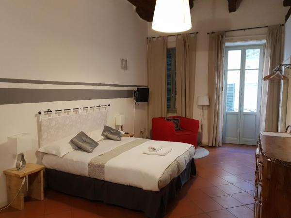 La Maison : photo 4 de la chambre chambre triple avec salle de bains commune