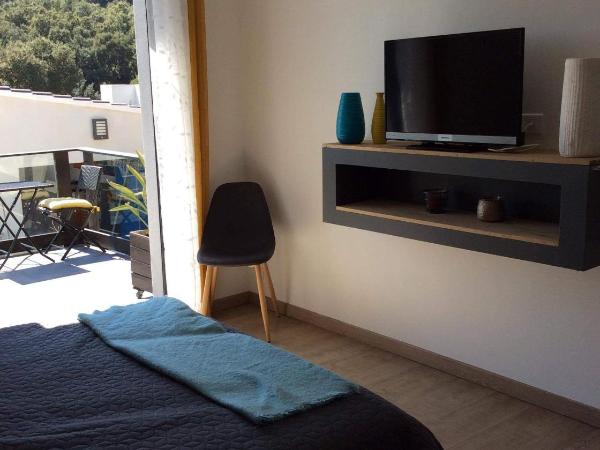 Au bien être : photo 2 de la chambre chambre double - vue sur piscine