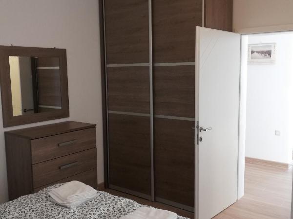 Apartments Villa Ravlić : photo 2 de la chambre chambre triple avec douche