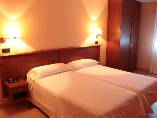 Hotel Maycar : photo 2 de la chambre chambre double ou lits jumeaux