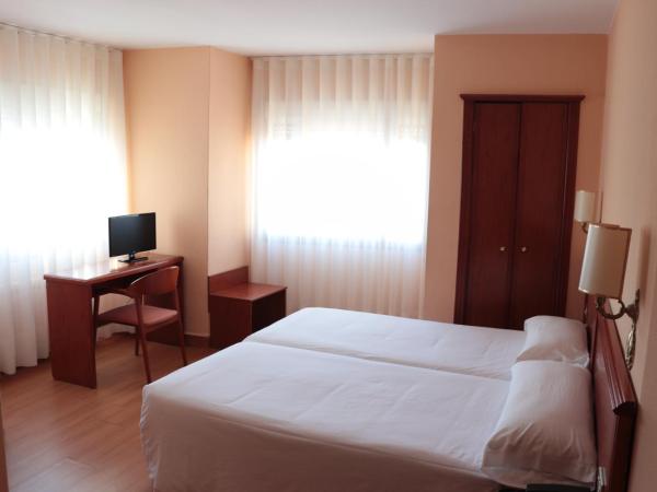 Hotel Maycar : photo 3 de la chambre chambre double ou lits jumeaux