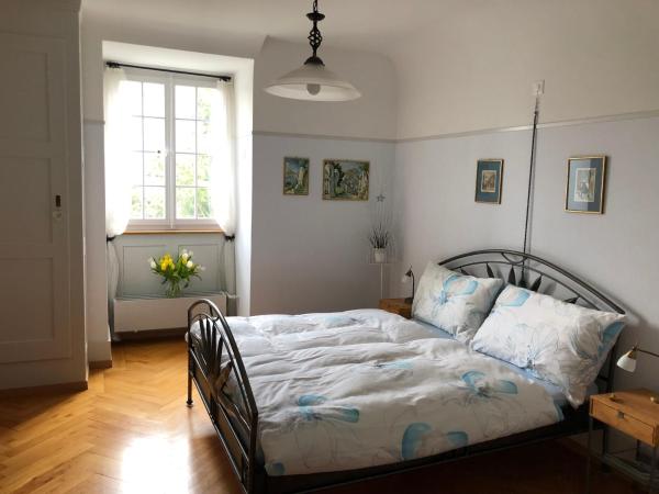 Bed and Breakfast Wildrose : photo 1 de la chambre chambre double avec salle de bains privative