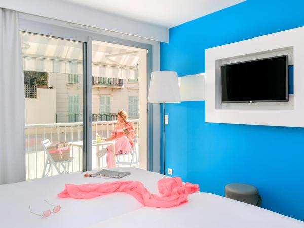 Ibis Styles Menton Centre : photo 2 de la chambre chambre lits jumeaux standard avec balcon