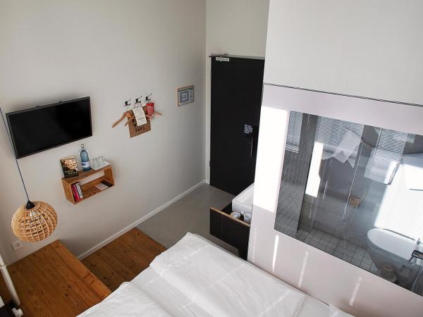 Michelberger Hotel : photo 2 de la chambre petite chambre double