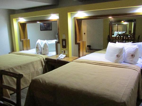 Hotel Mina : photo 1 de la chambre chambre avec 2 grands lits queen-size