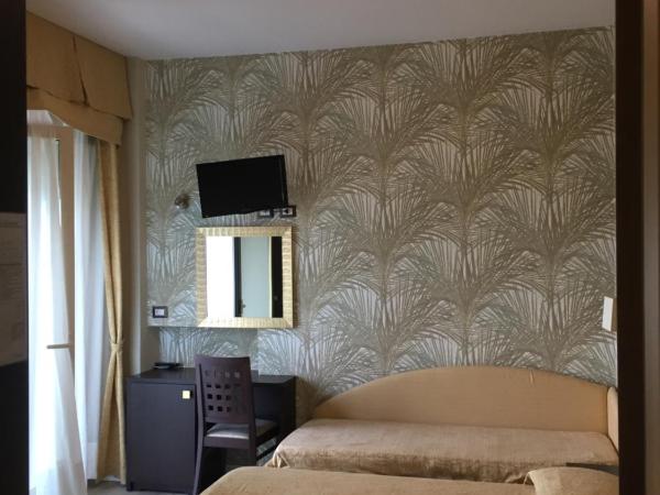 Hotel Astor : photo 7 de la chambre chambre triple standard - vue sur mer