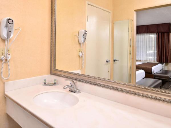 Best Western Hollywood Plaza Inn Hotel - Hollywood Walk of Fame LA : photo 9 de la chambre chambre lit king-size - accessible aux personnes à mobilité réduite