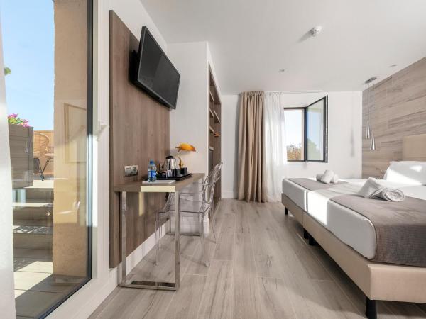 Hotel Oasis : photo 2 de la chambre chambre supérieure avec terrasse et vue