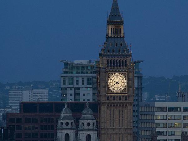 Four Seasons Hotel London at Park Lane : photo 1 de la chambre chambre lit king-size deluxe - récemment rénovée