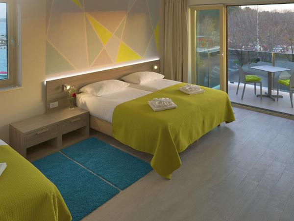 Hotel Modo : photo 1 de la chambre chambre triple supérieure - vue sur mer