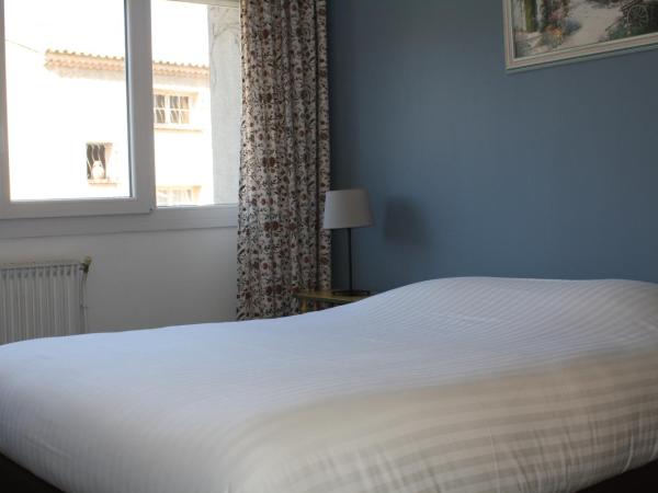 Logis Hotel du Midi : photo 1 de la chambre chambre double confort avec baignoire - vue sur cour