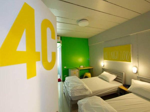 S1hostel Bangkok : photo 3 de la chambre chambre lits jumeaux