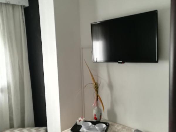 Hotel Cristo Rei : photo 2 de la chambre chambre triple confort avec douche