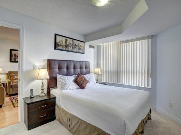 Bombay Suites Mississauga : photo 3 de la chambre one bedroom and den suites