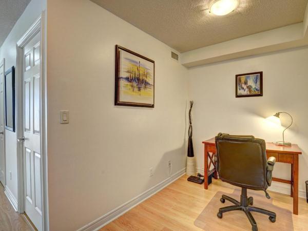 Bombay Suites Mississauga : photo 7 de la chambre one bedroom and den suites