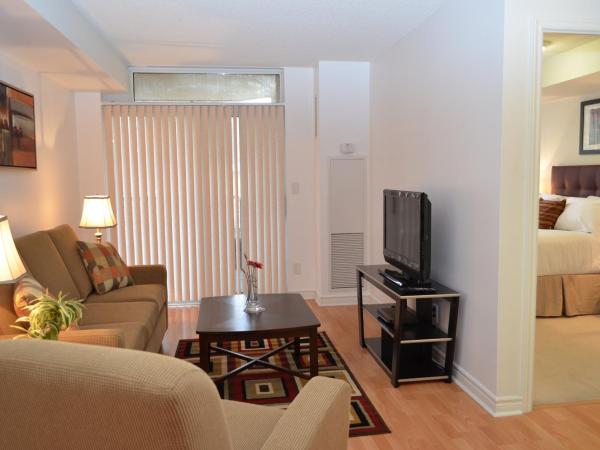 Bombay Suites Mississauga : photo 2 de la chambre one bedroom and den suites