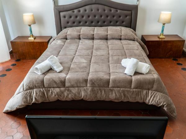 Residence Le Cure : photo 4 de la chambre chambre double avec salle de bains commune