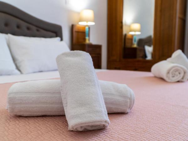 Residence Le Cure : photo 6 de la chambre chambre double avec salle de bains commune