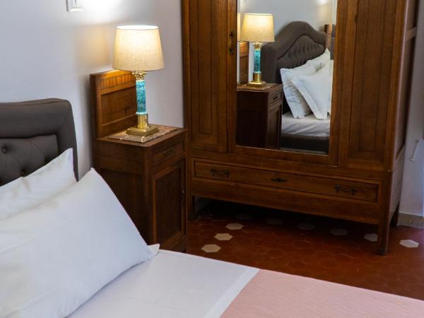 Residence Le Cure : photo 5 de la chambre chambre double avec salle de bains commune