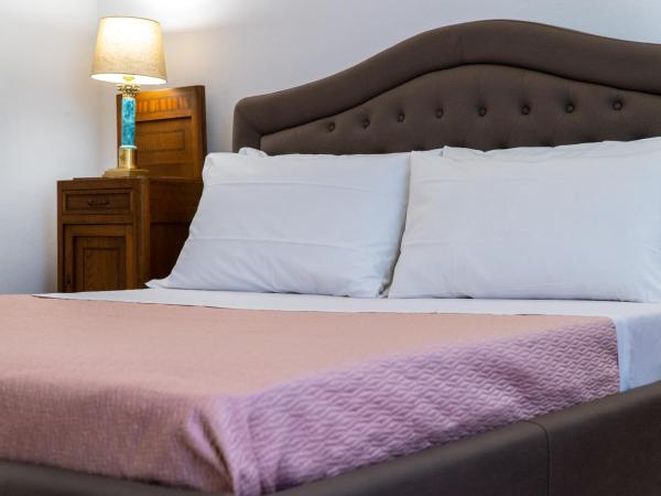 Residence Le Cure : photo 3 de la chambre chambre double avec salle de bains commune