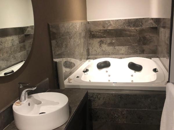 Hotel Isabel : photo 3 de la chambre chambre lits jumeaux avec baignoire