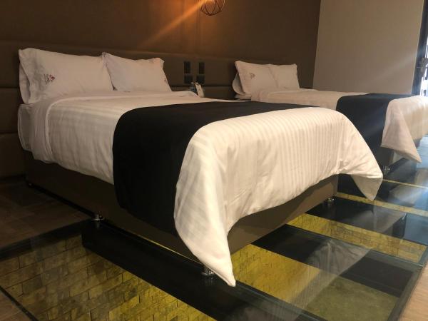 Hotel Isabel : photo 10 de la chambre chambre lits jumeaux avec baignoire