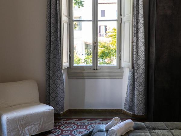 Residence Le Cure : photo 2 de la chambre chambre quadruple avec salle de bains commune et balcon