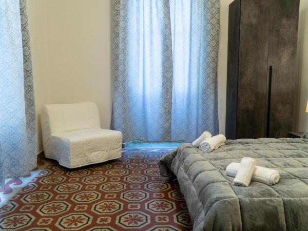 Residence Le Cure : photo 7 de la chambre chambre quadruple avec salle de bains commune et balcon