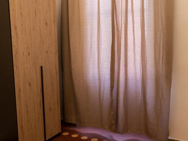 Residence Le Cure : photo 6 de la chambre chambre double avec salle de bains commune