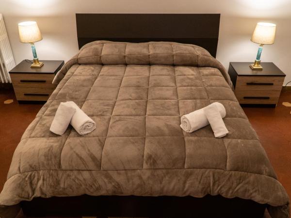 Residence Le Cure : photo 9 de la chambre chambre double avec salle de bains commune