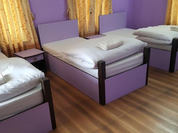 BnB Royal Tourist House : photo 5 de la chambre chambre quadruple avec balcon 