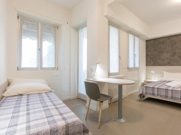 B&B Open Doors Verona : photo 1 de la chambre chambre double avec salle de bains privative