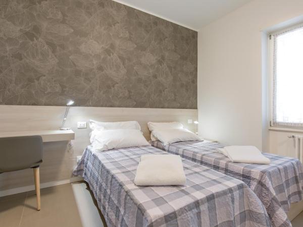 B&B Open Doors Verona : photo 8 de la chambre chambre double avec salle de bains privative