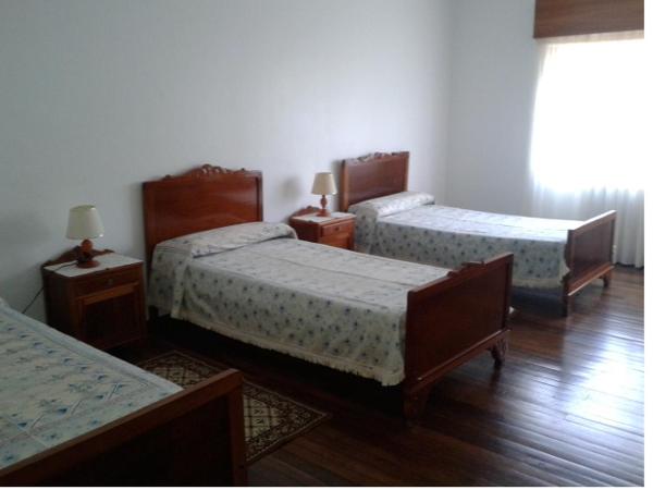 Hostal Pumar : photo 2 de la chambre chambre triple basique avec salle de bains commune