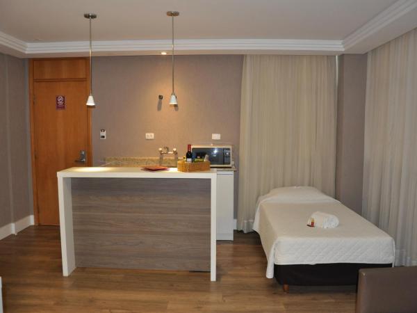 SJ Royal - San Juan Curitiba : photo 3 de la chambre chambre triple supérieure