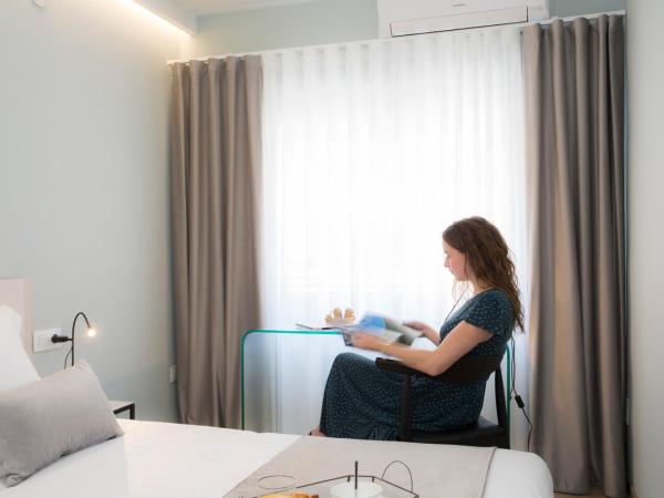 Palacios Rooms : photo 7 de la chambre chambre lits jumeaux avec salle de bains privative séparée