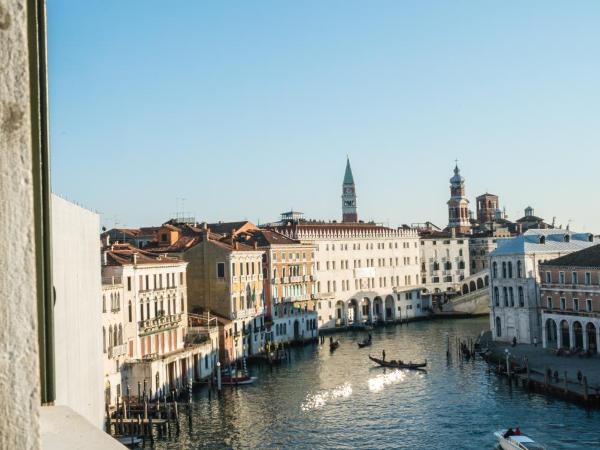 Locanda Ai Santi Apostoli : photo 6 de la chambre chambre double supérieure avec vue sur le grand canal 