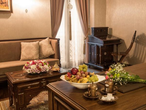 AJWA Sultanahmet - Preferred Hotels LVX Collection : photo 6 de la chambre suite familiale - vue sur jardin vertical