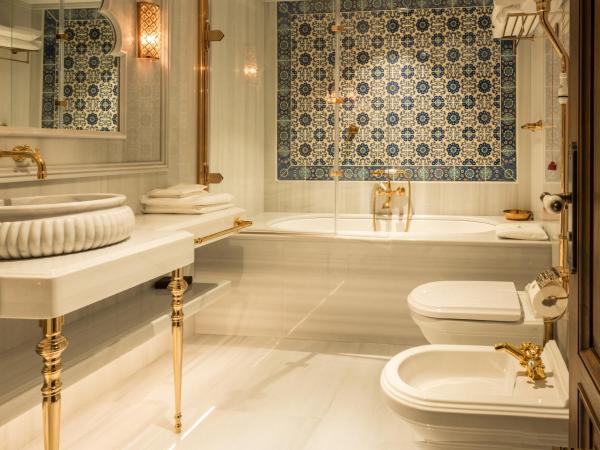 AJWA Sultanahmet - Preferred Hotels LVX Collection : photo 5 de la chambre suite d'angle - vue sur rue