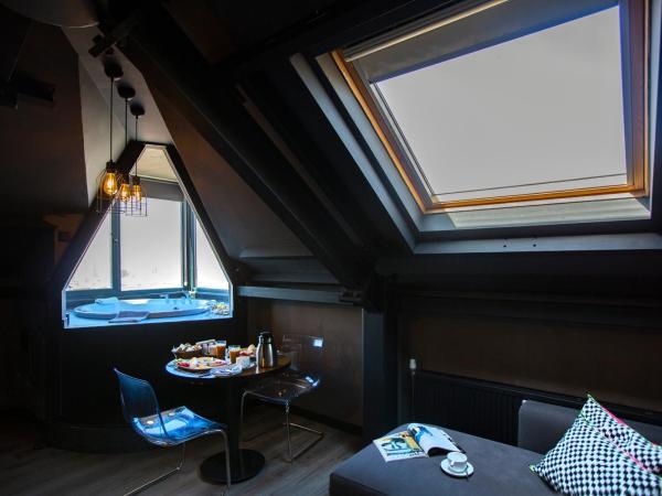 Cityloft 161 : photo 7 de la chambre suite d'angle avec jacuzzi - vue sur mer